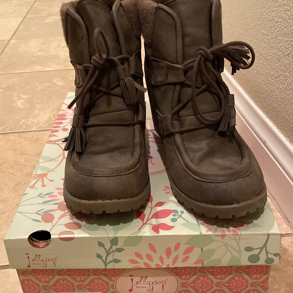 Wedge boots